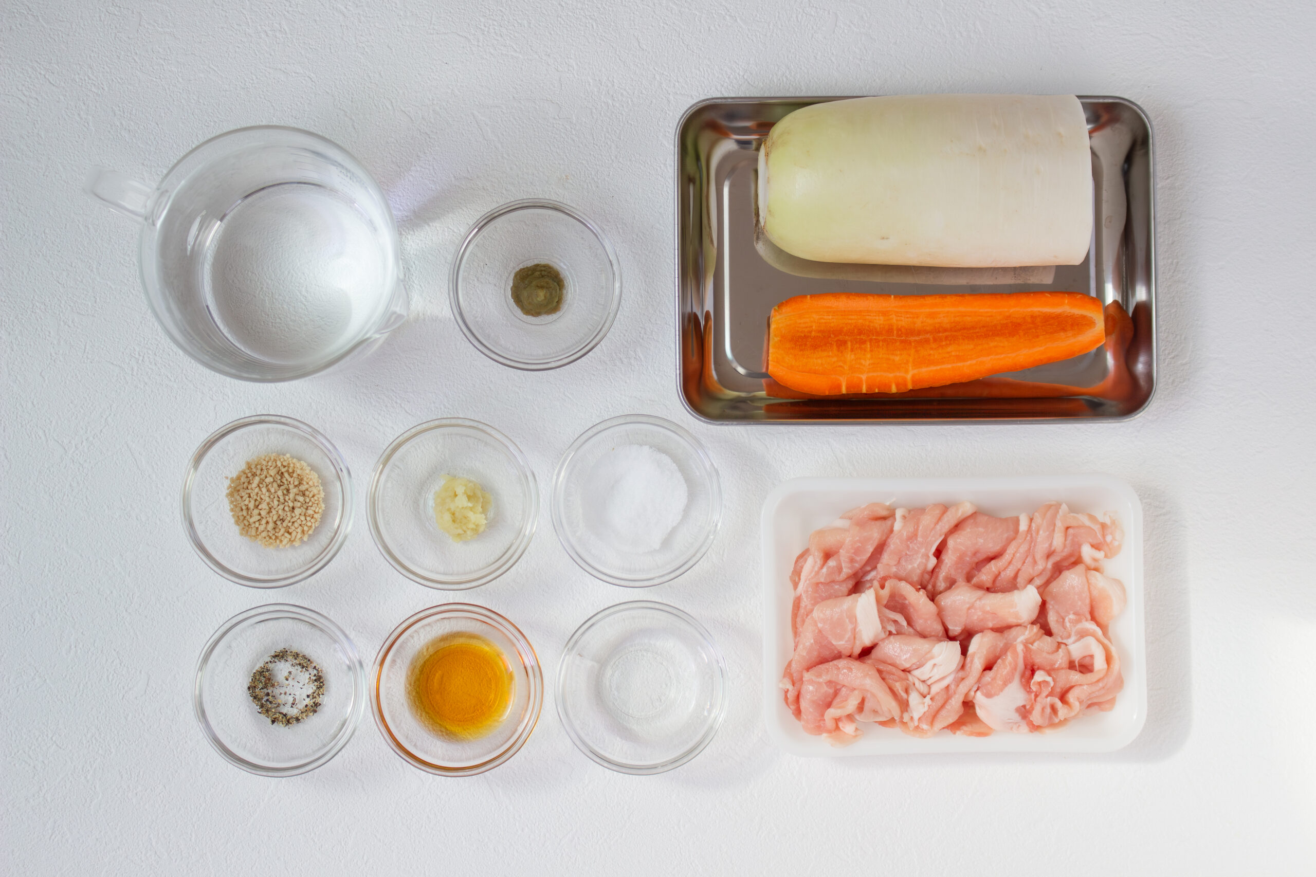 大根とにんじんのひらひら塩鍋の材料