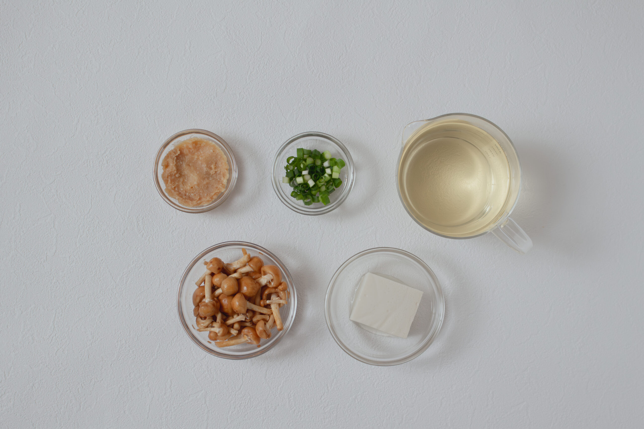 なめこのみそ汁の材料