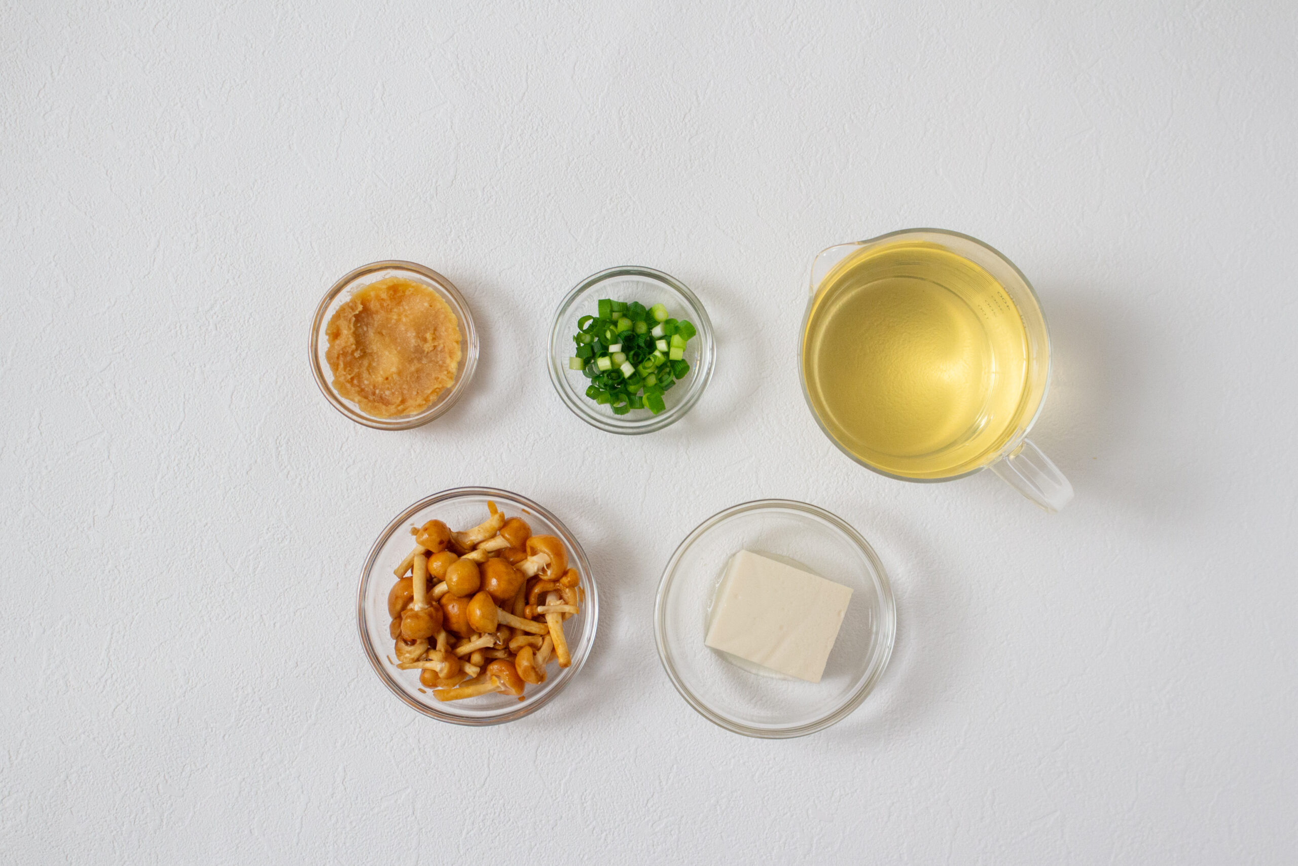 なめこのみそ汁の材料