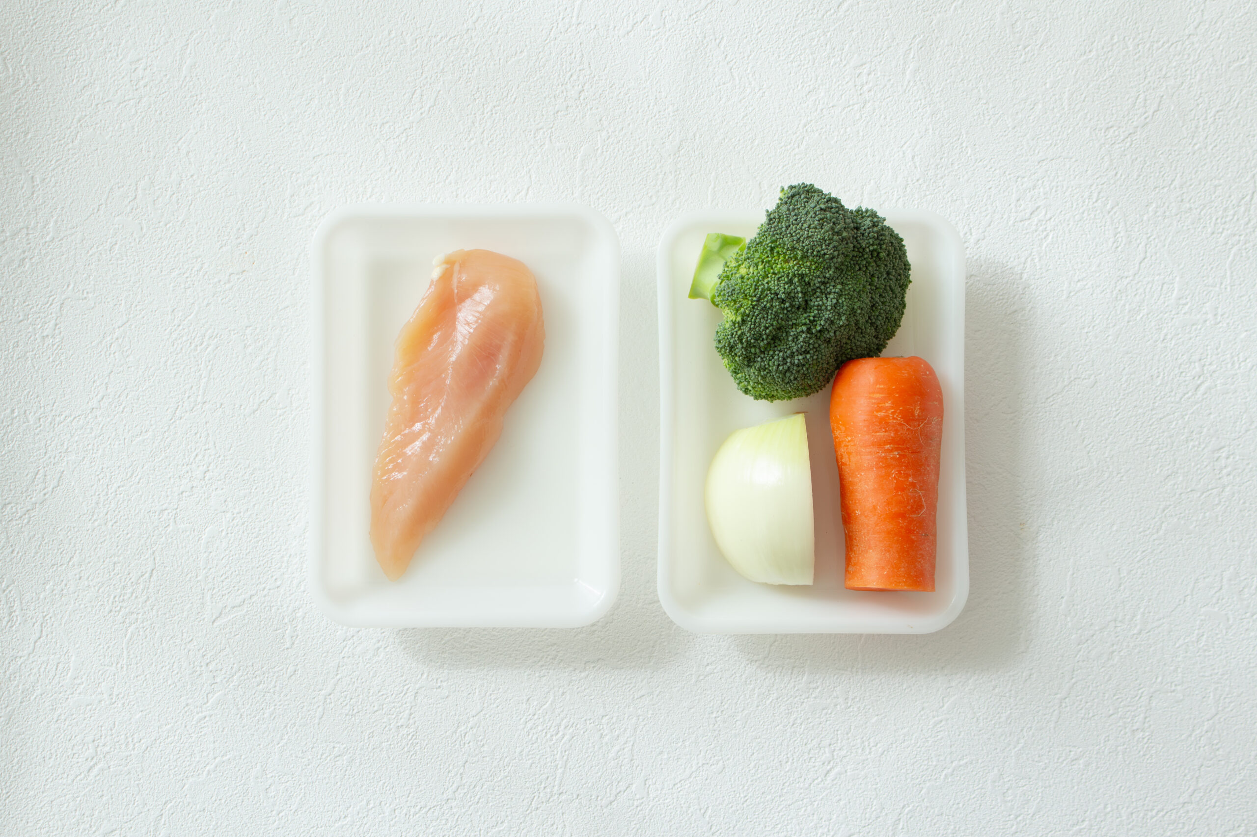 《離乳食》チキンと野菜の無水重ね煮（中期食：モグモグ期 7～8カ月）の材料