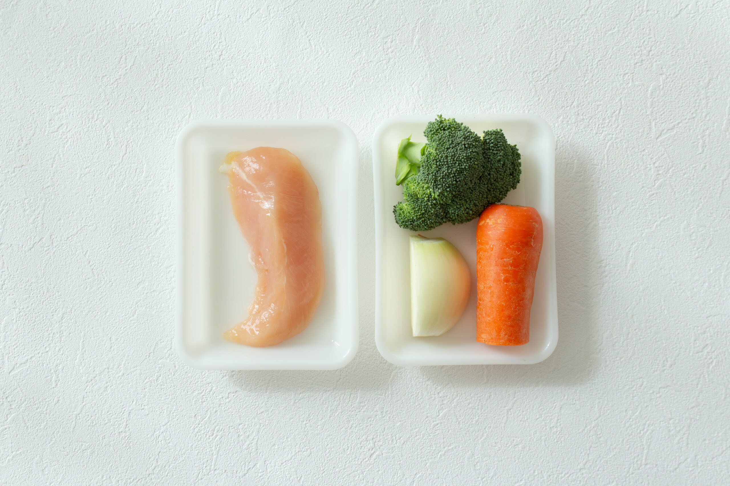 《離乳食》チキンと野菜の無水重ね煮（後期食：カミカミ期 9～11カ月）の材料